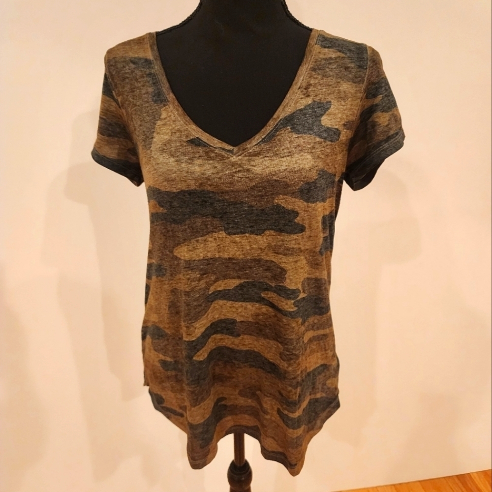 NWOT Lucky Brand Women's Green/Brown Camo Print V-neck T-shirt